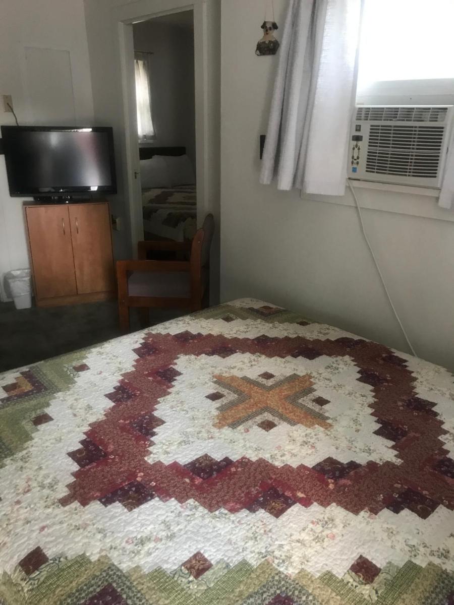 Chalet Motel - Housity