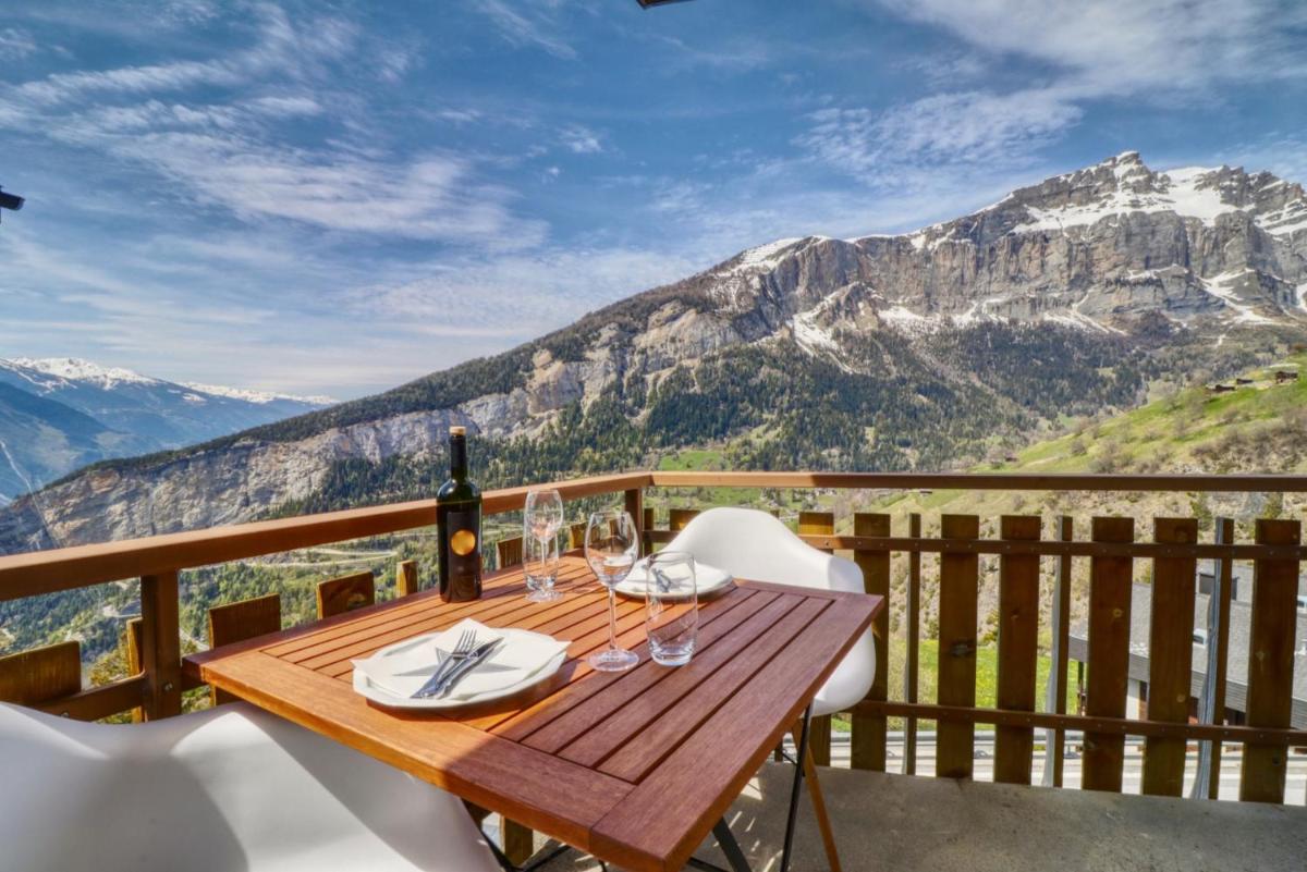 Swiss Chalet in the calm village of Albinen near Leukerbad, Valais - Housity