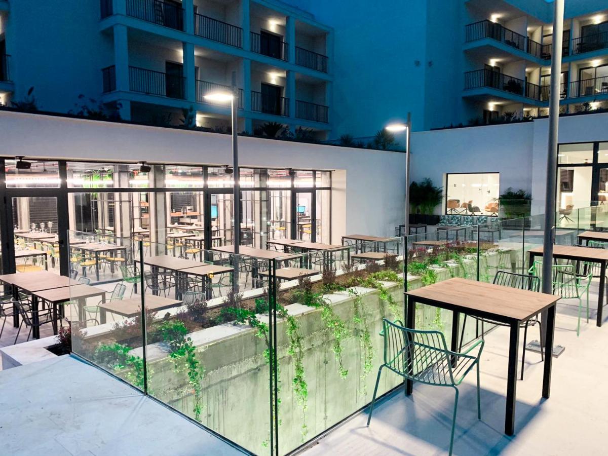 Un restaurante o sitio para comer en Hotel Paradiso Garden
