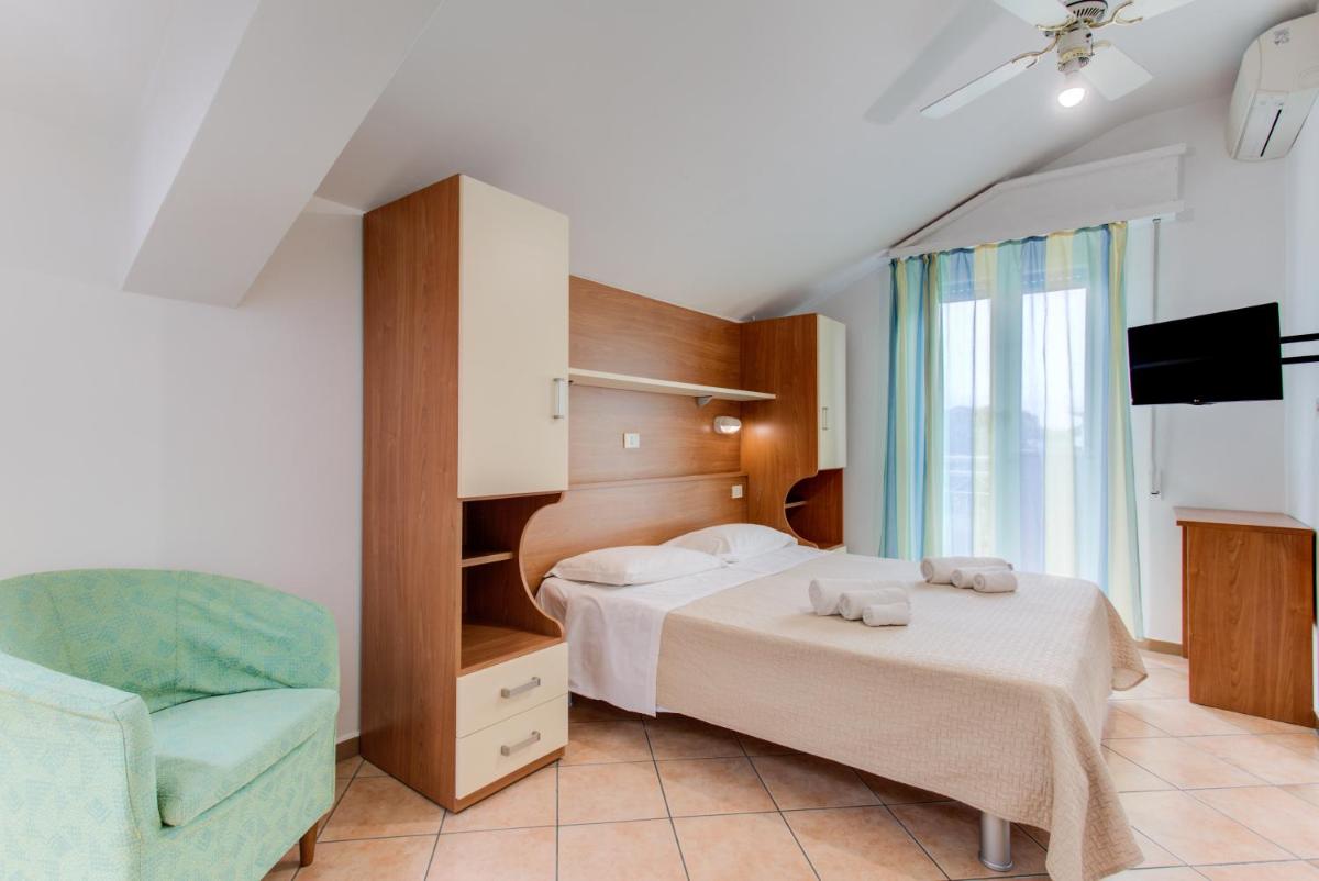 Hotel Cimarosa - Housity