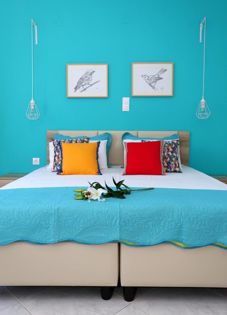 Yiannis Studios - Housity