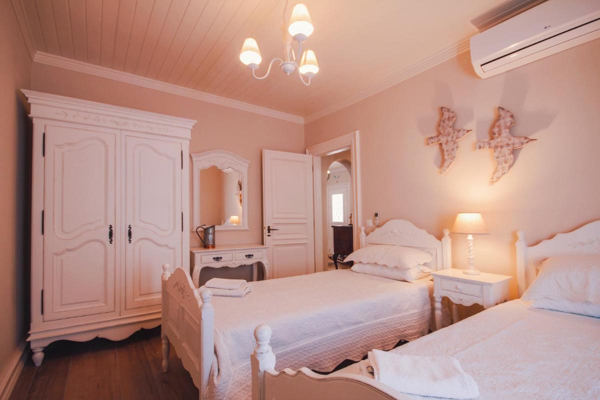 The Durrell White House - Housity