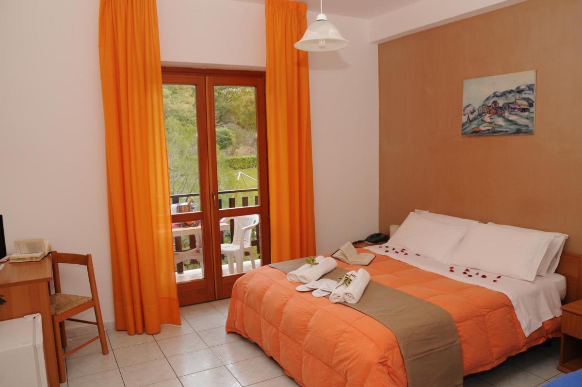 Hotel Kiris - Housity