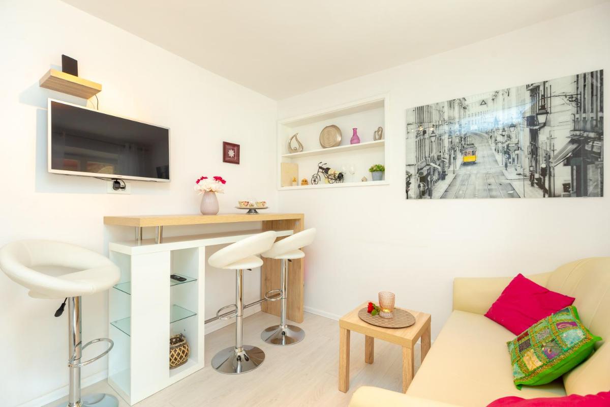 Guest House Steel - Housity