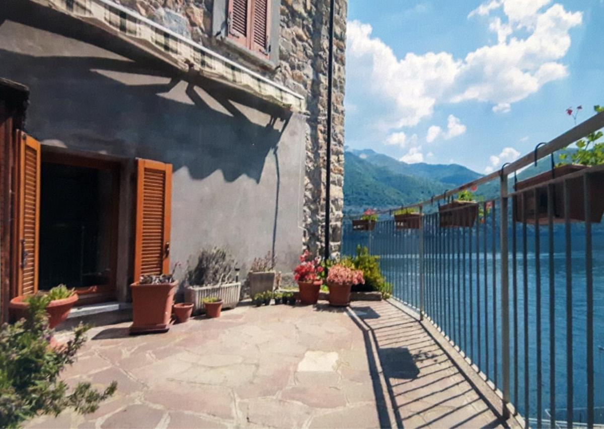 The Terrace on Lake Como - Housity