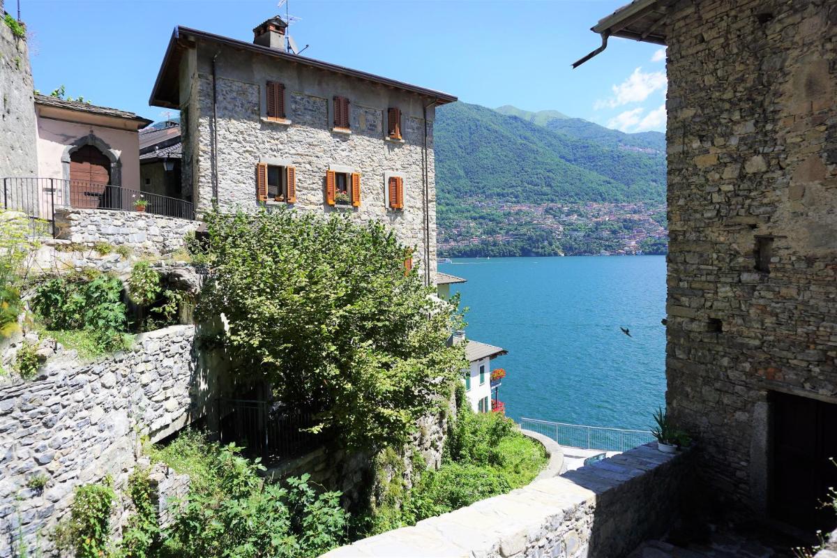 The Terrace on Lake Como - Housity