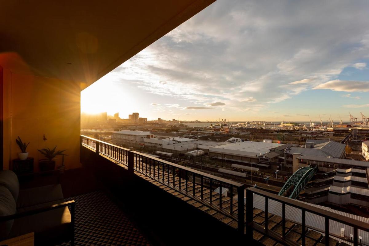 Brand new penthouse with waterfront views - Housity