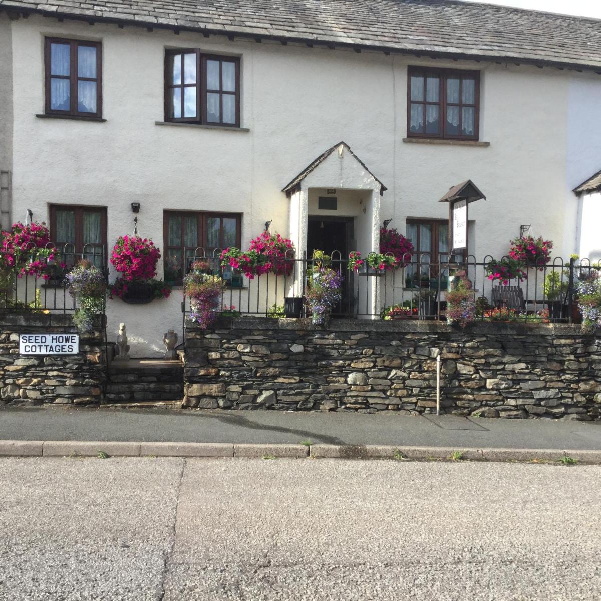 Li’le Hullets, 3 Seed Howe Cottages - Housity