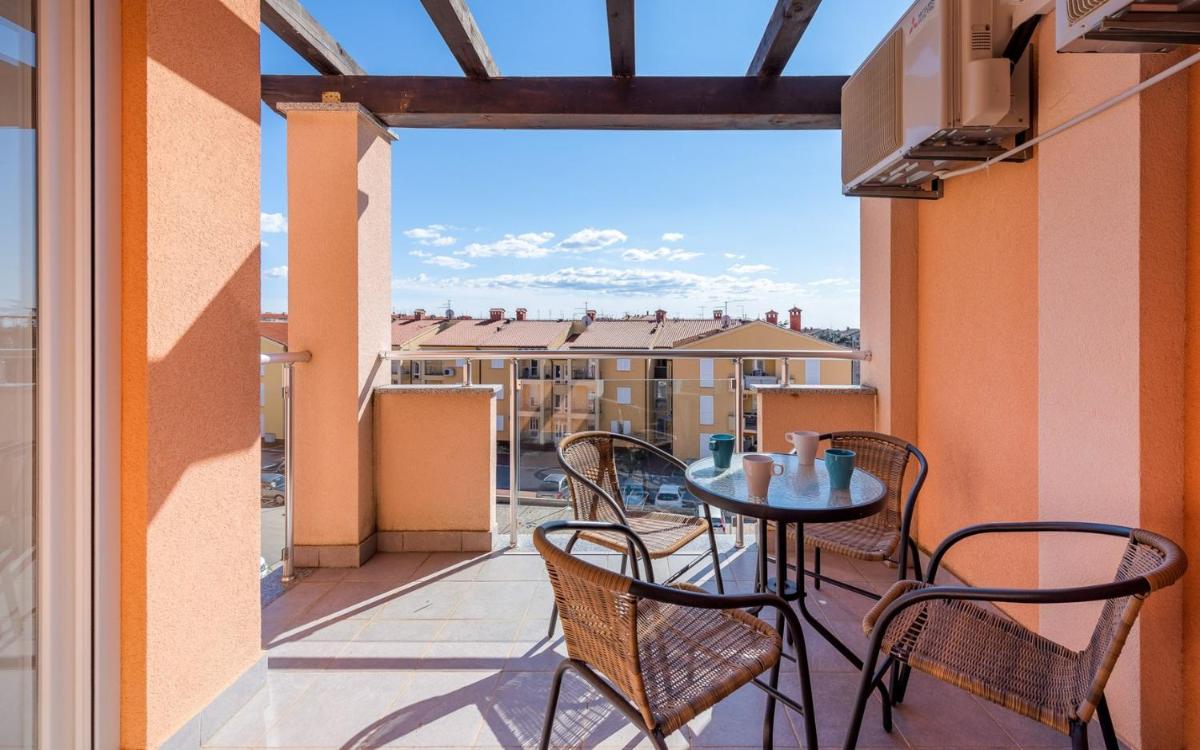 LAURA House with apartment - Housity