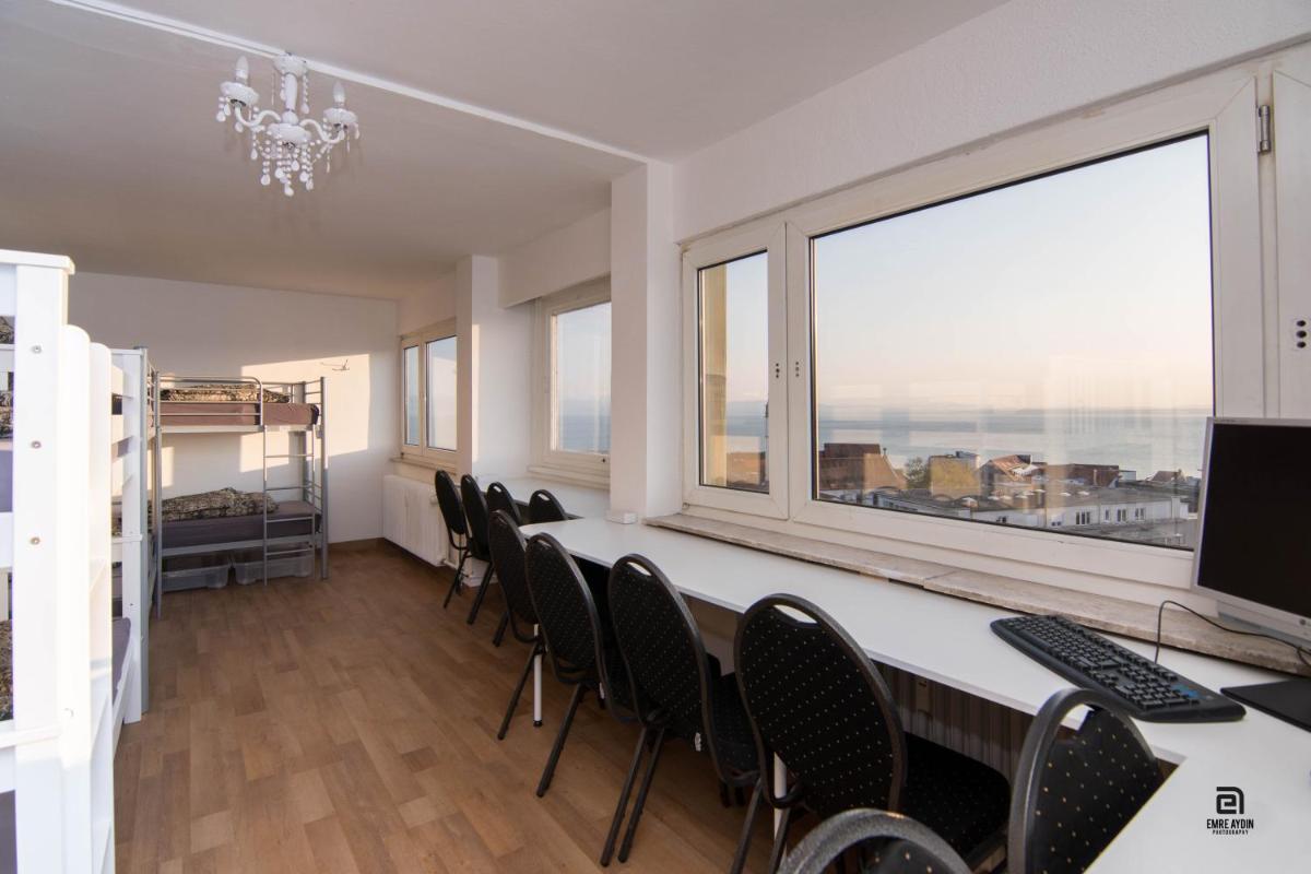 Skyhostel Friedrichshafen - Housity