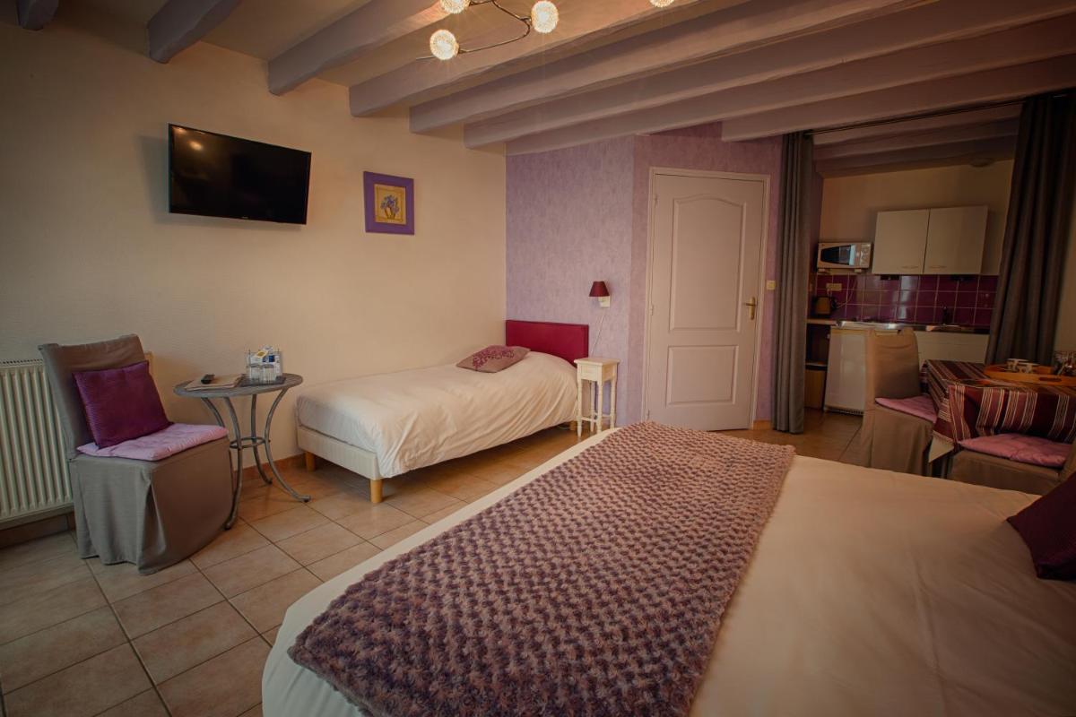 Un ou plusieurs lits dans un hébergement de l'établissement Hôtel & Spa Chai De La Paleine