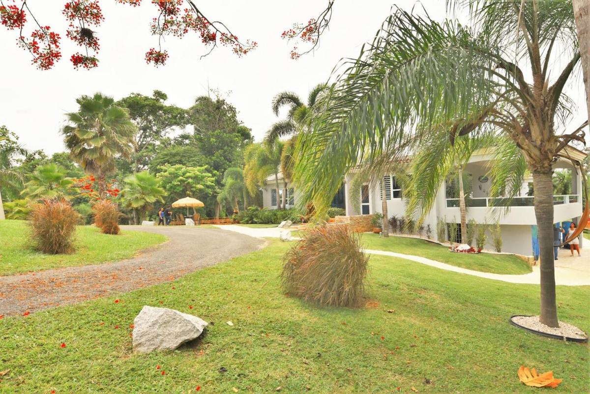 Isabela Villa Bonita - Vacation & Event Venue Sleeps 50! - Housity
