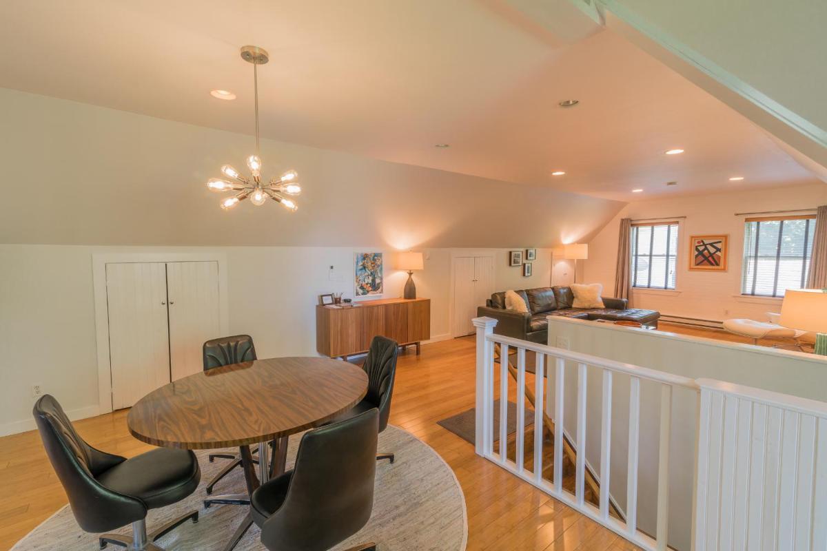 The Carriage House Loft - Housity