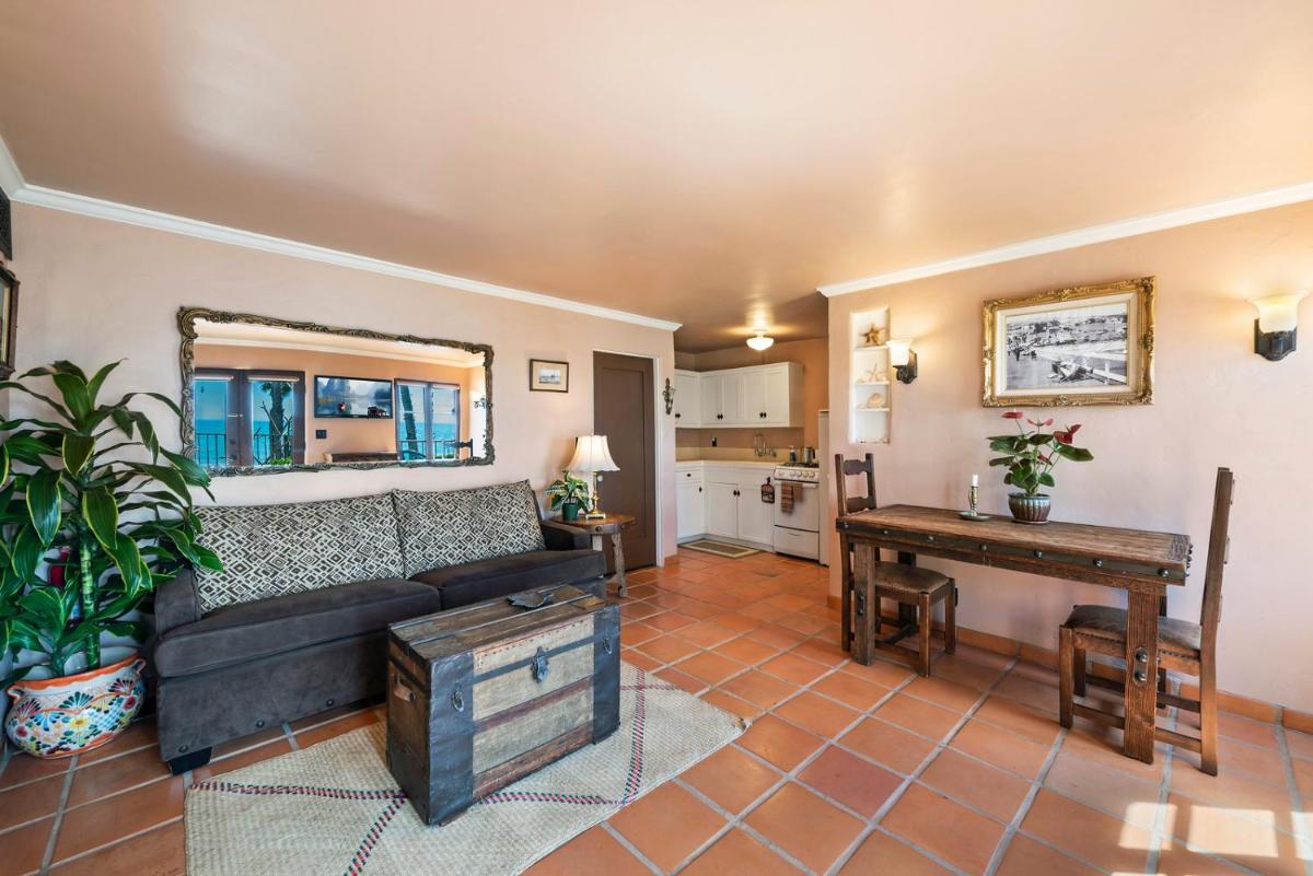 Oceanfront Hacienda - Housity