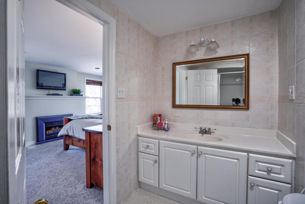 Finlay House Bed and Breakfast Niagara - on - the - Lake - Housity