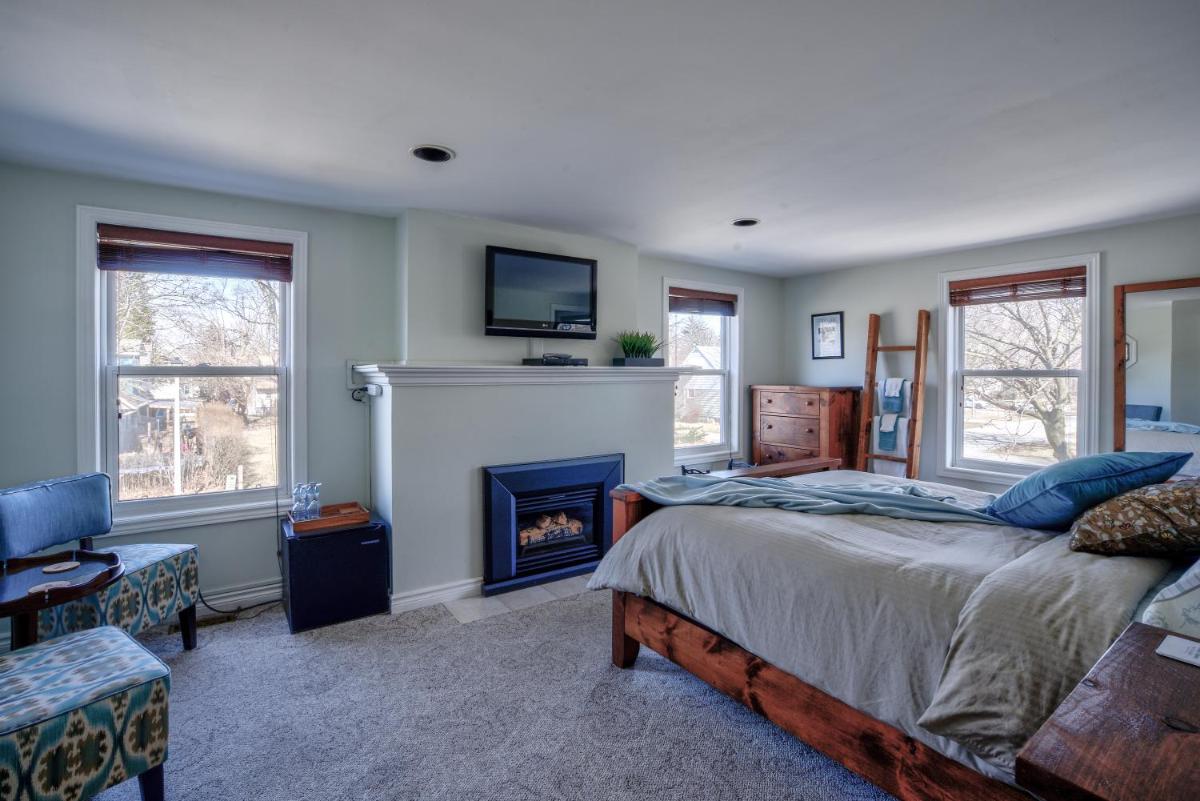 Finlay House Bed and Breakfast Niagara - on - the - Lake - Housity