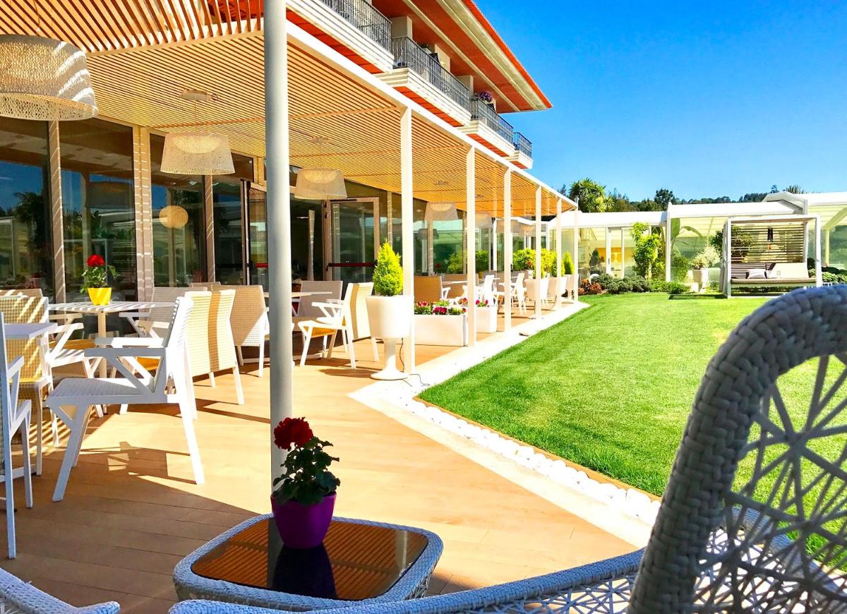 Jardín al aire libre en Augusta Eco Wellness Resort 4 Superior