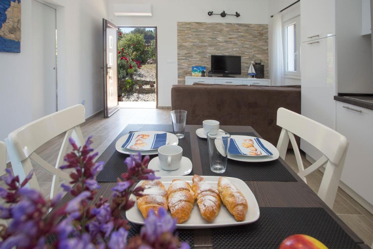 SIESTA, a house in the nature on the island - Housity