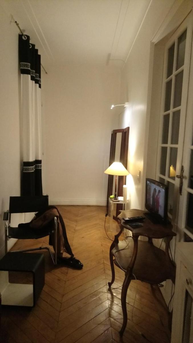 Toureifelchampselysee - Housity