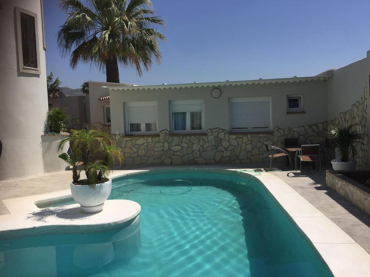 EXCLUSIVO CON PISCINA DE USO PRIVADO, BARBACOA Y LAS MEJORES PLAYAS a 500 METROS - Housity