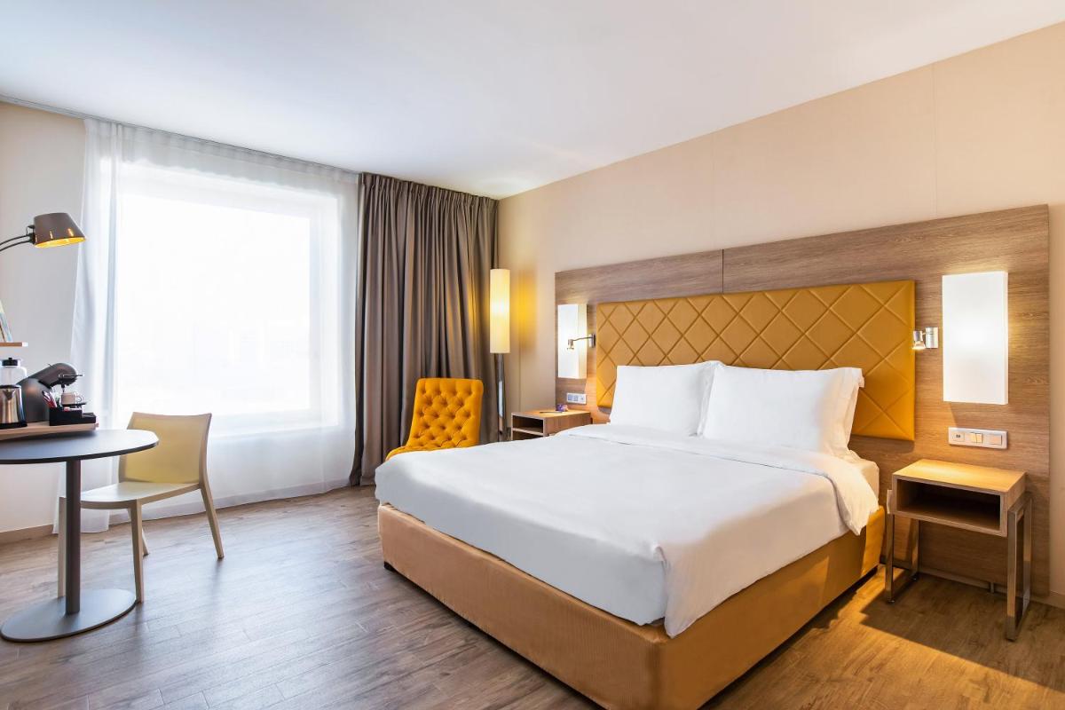 Un ou plusieurs lits dans un hébergement de l'établissement Radisson Blu Hotel Toulouse Airport