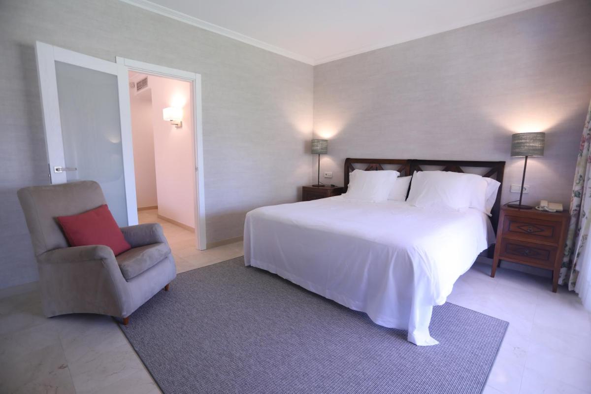 Cama o camas de una habitación en Hotel Spa Atlántico San Vicente do Mar
