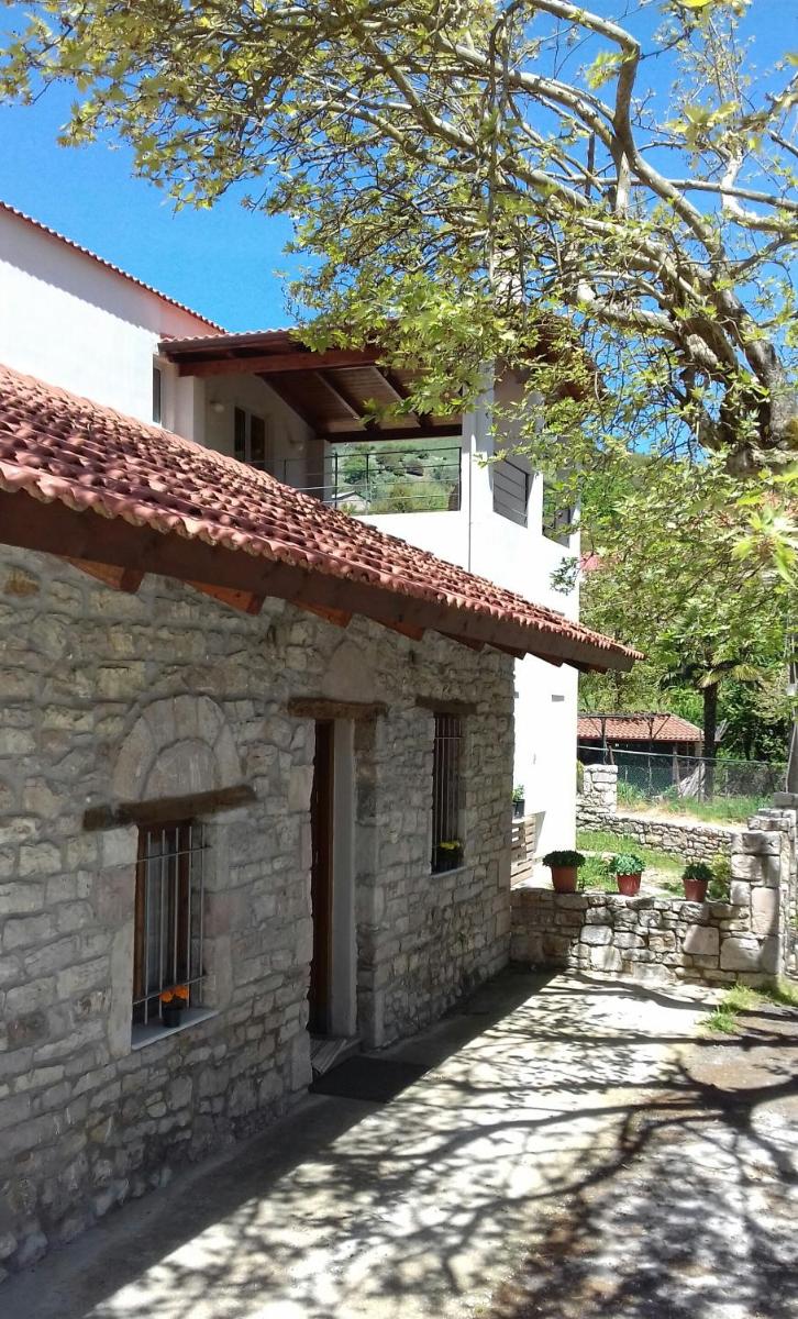manesi stone built studio - Housity