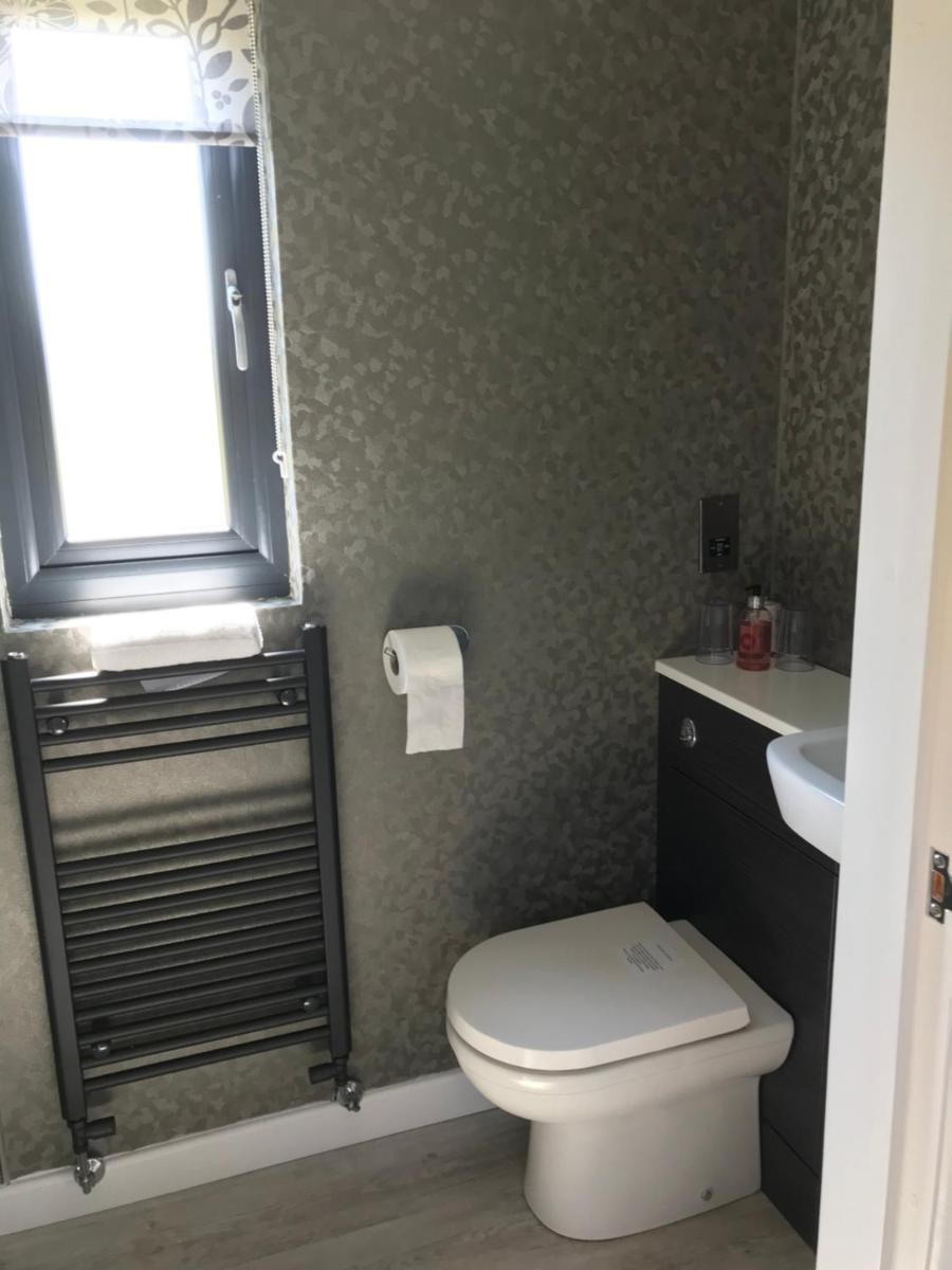 Parkknott Retreat Luxury Lodge with Private Hot Tub - Housity
