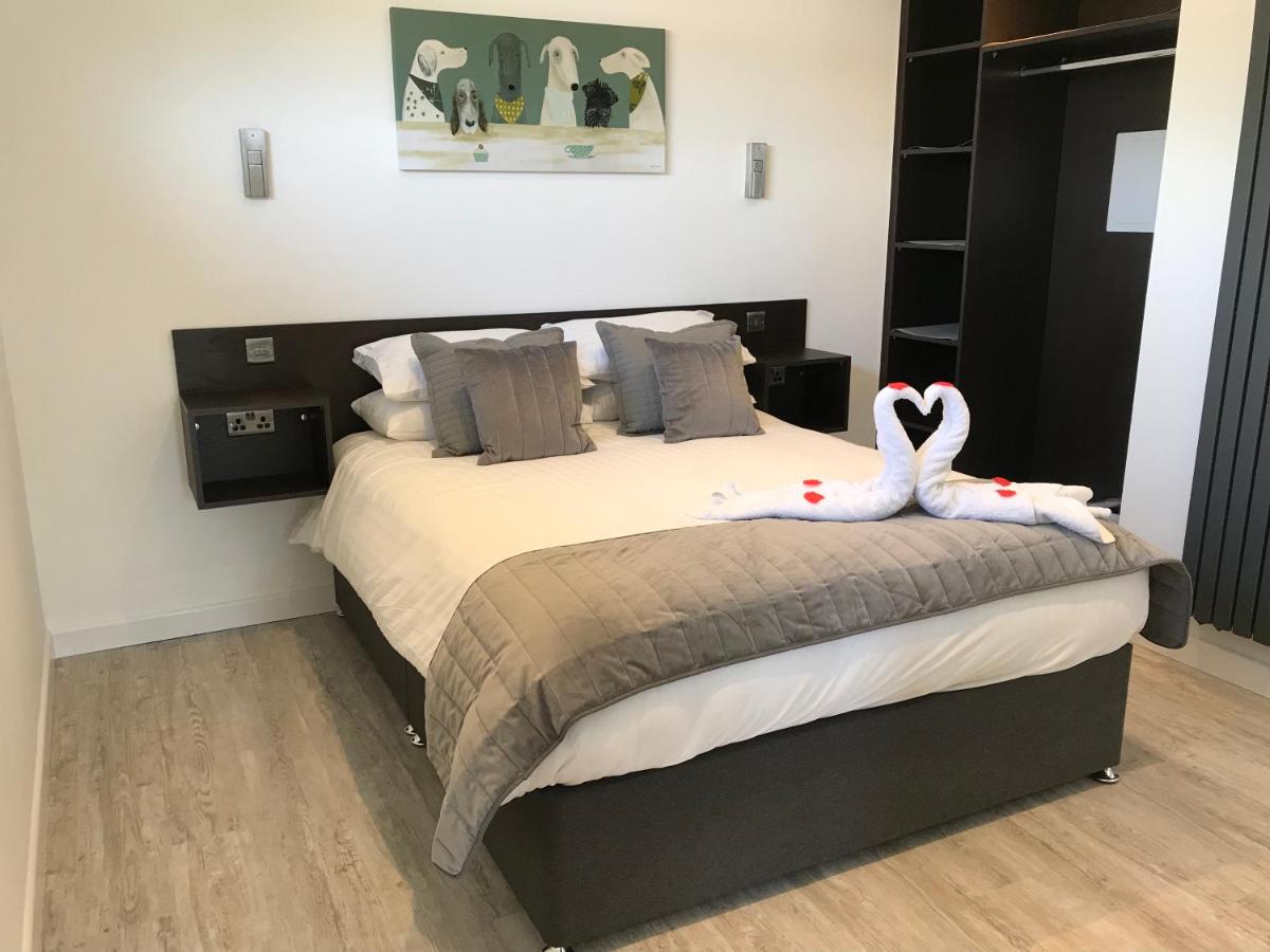 Parkknott Retreat Luxury Lodge with Private Hot Tub - Housity