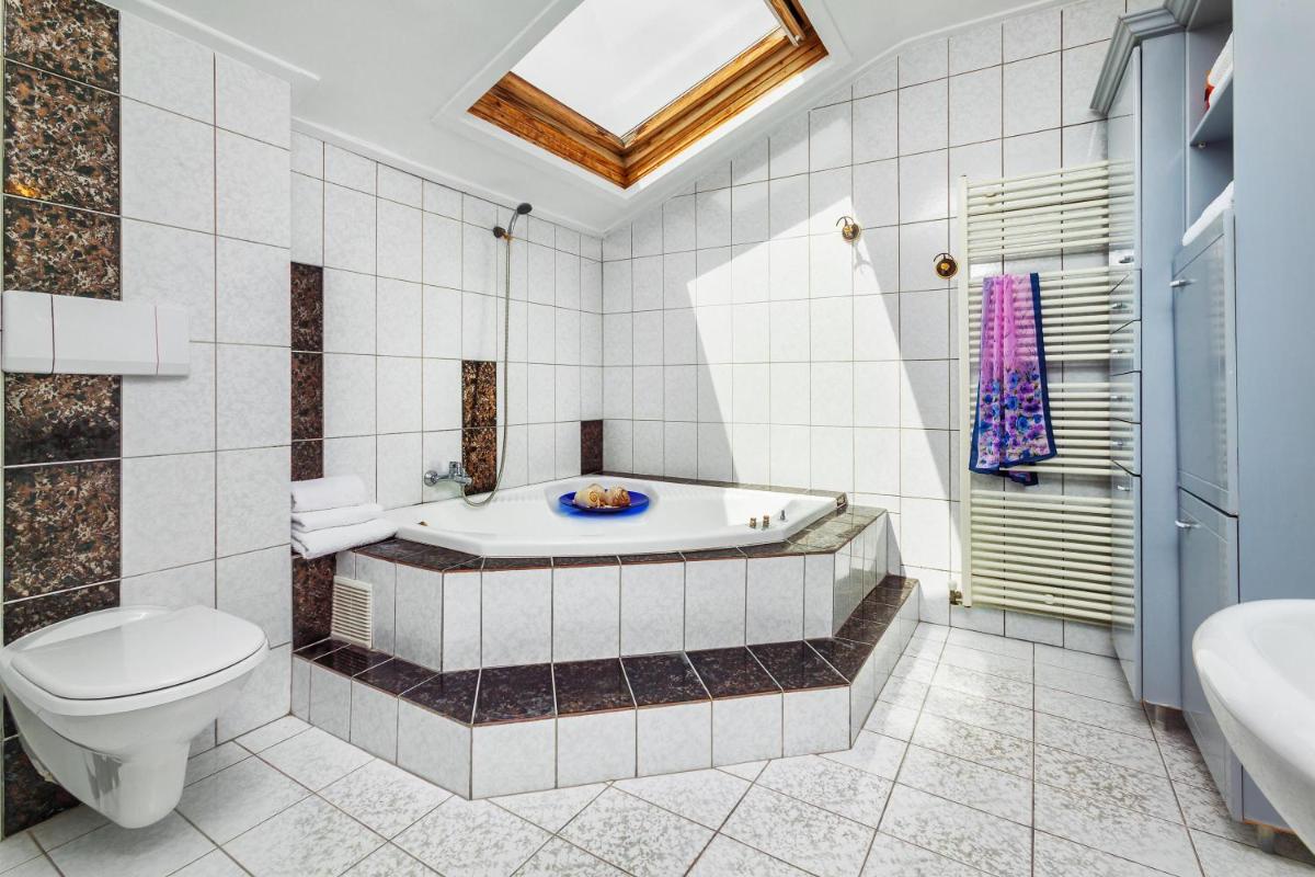 Amfion Hotel - Housity