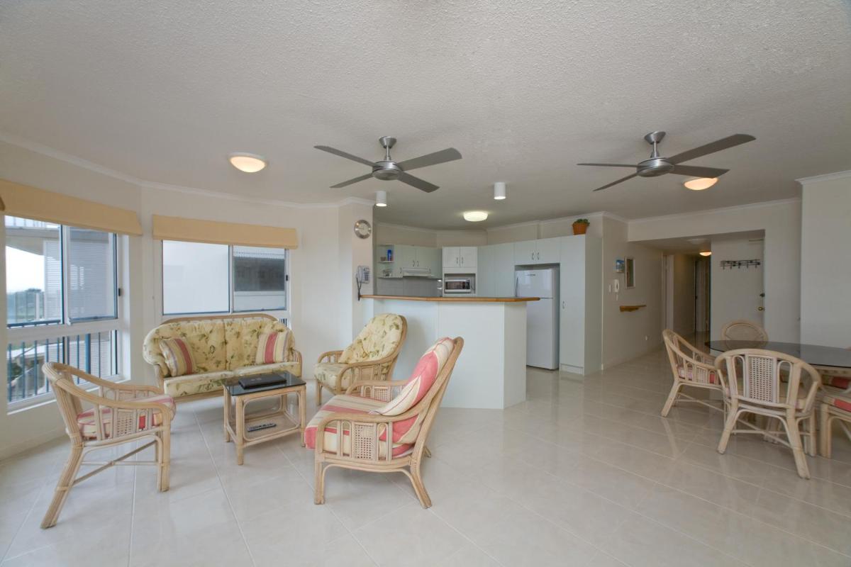 Pacific Waves Apartments - Housity