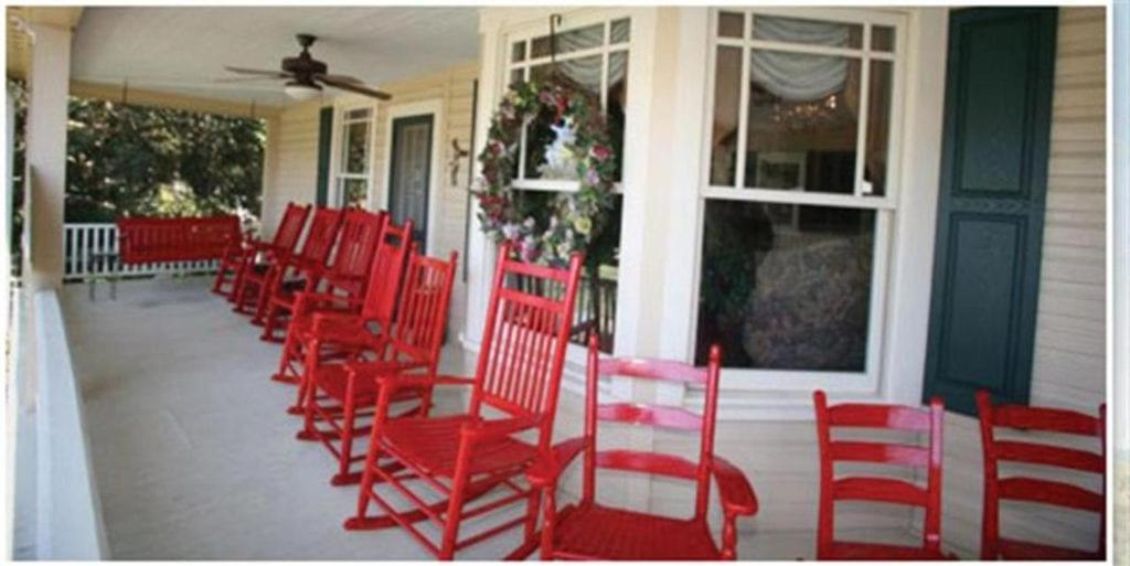 Red Rocker Inn - Housity
