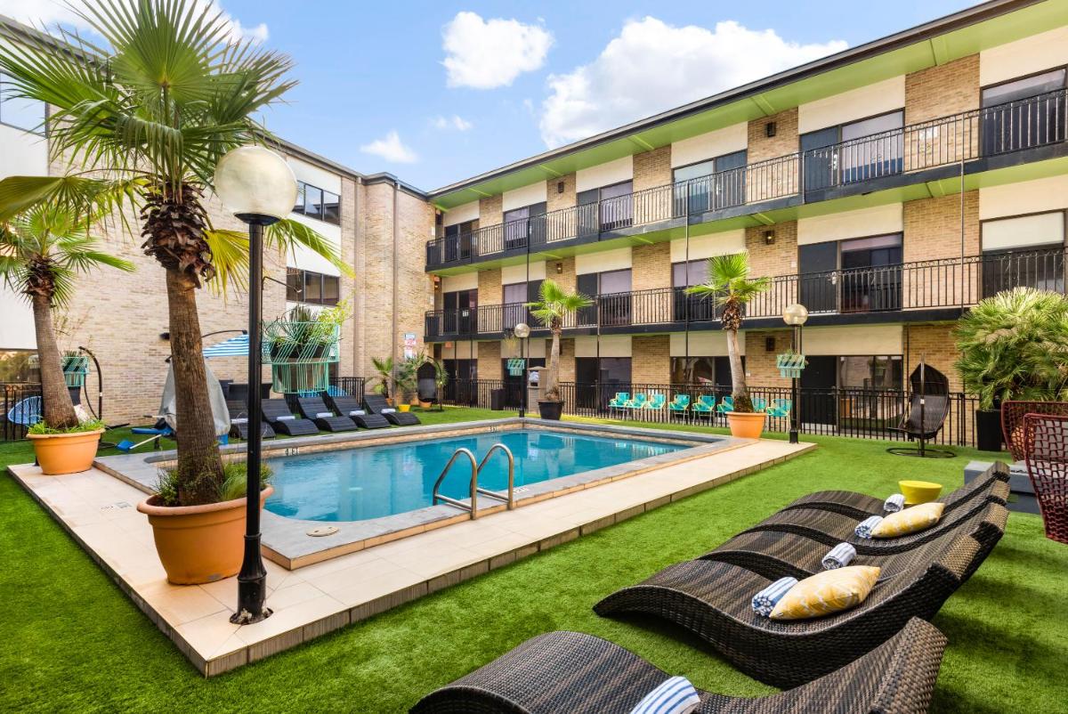 Riverwalk Plaza Hotel - Housity