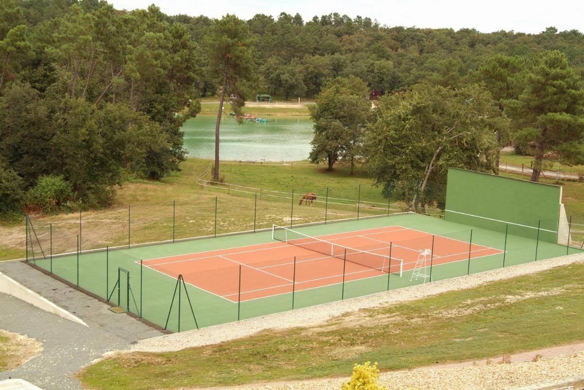 Tennis ou squash au sein de l'hôtel ou à proximité