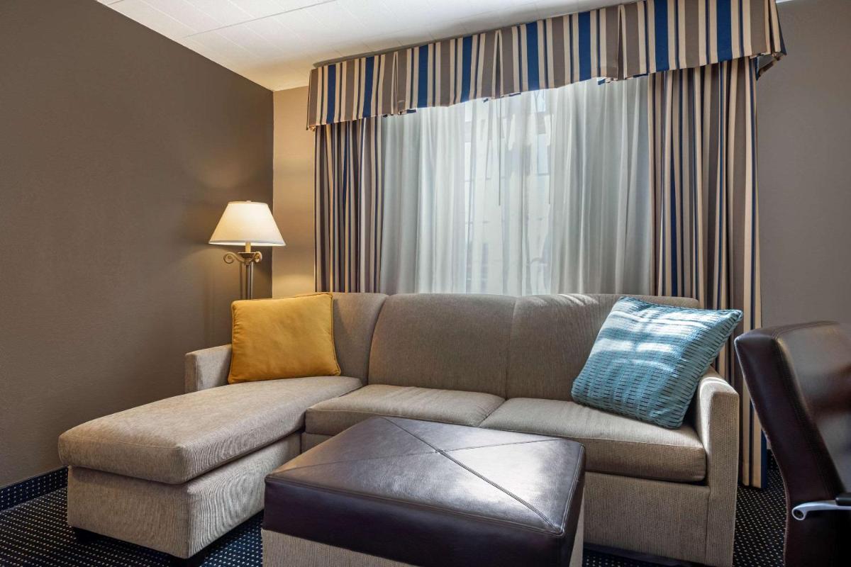 Clarion Hotel and Conference Center Harrisburg West - Housity