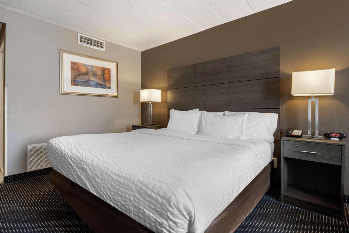 Clarion Hotel and Conference Center Harrisburg West - Housity