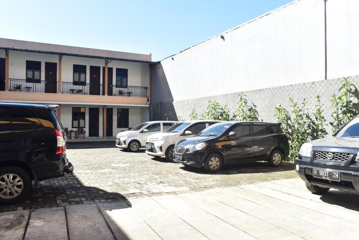 RedDoorz near Alun Alun Wonosobo - Housity