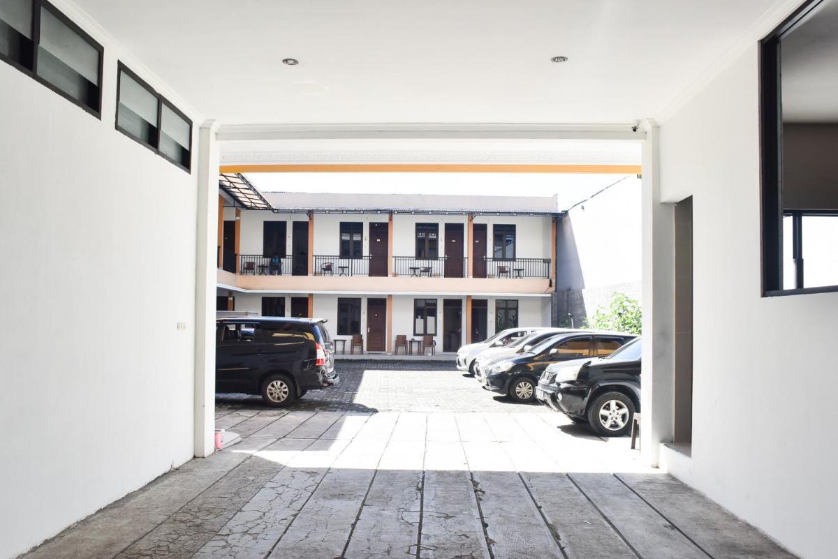 RedDoorz near Alun Alun Wonosobo - Housity