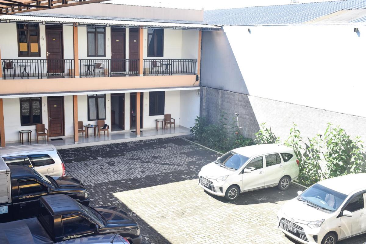 RedDoorz near Alun Alun Wonosobo - Housity