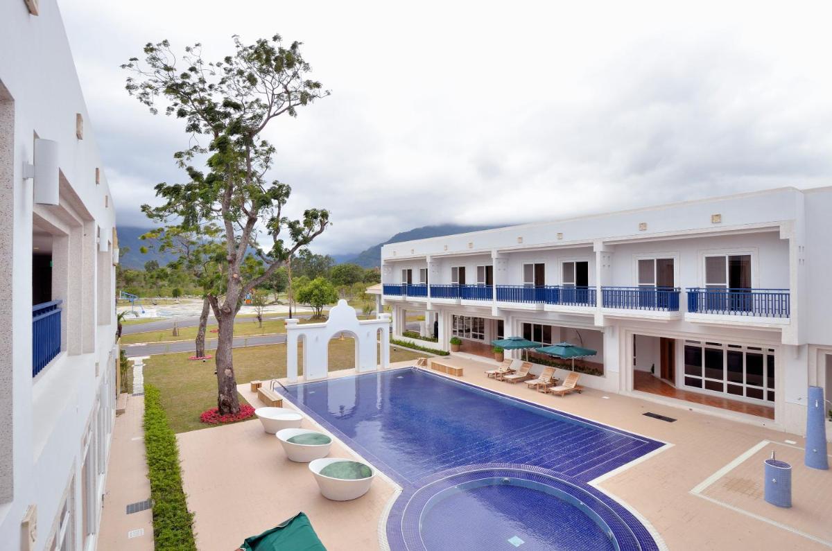 J Resort - Housity