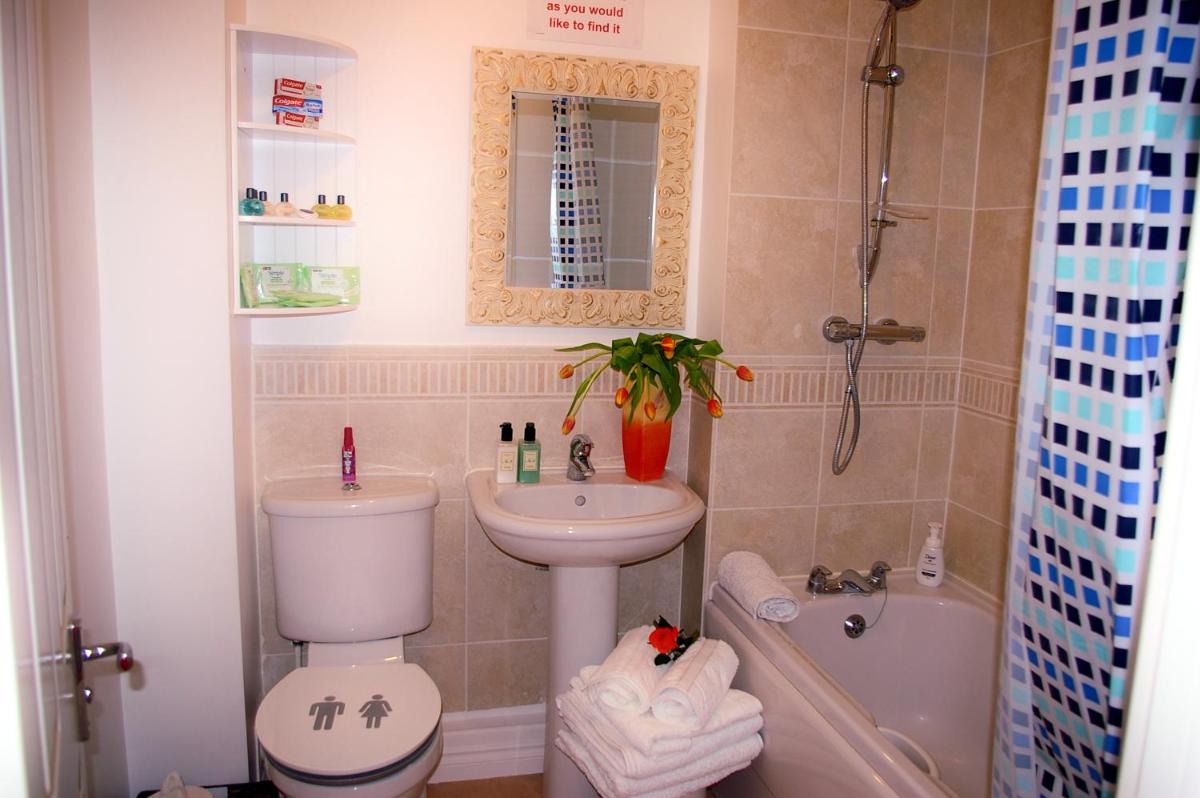 Ladysmith House - 4 Bedrooms - Full House - Housity