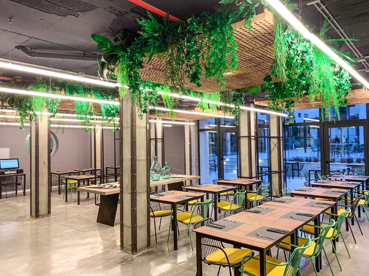 Un restaurante o sitio para comer en Hotel Paradiso Garden