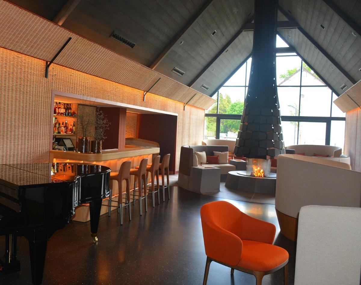 Restaurant ou autre lieu de restauration dans l'établissement Château Saint-Jean, Relais & Châteaux