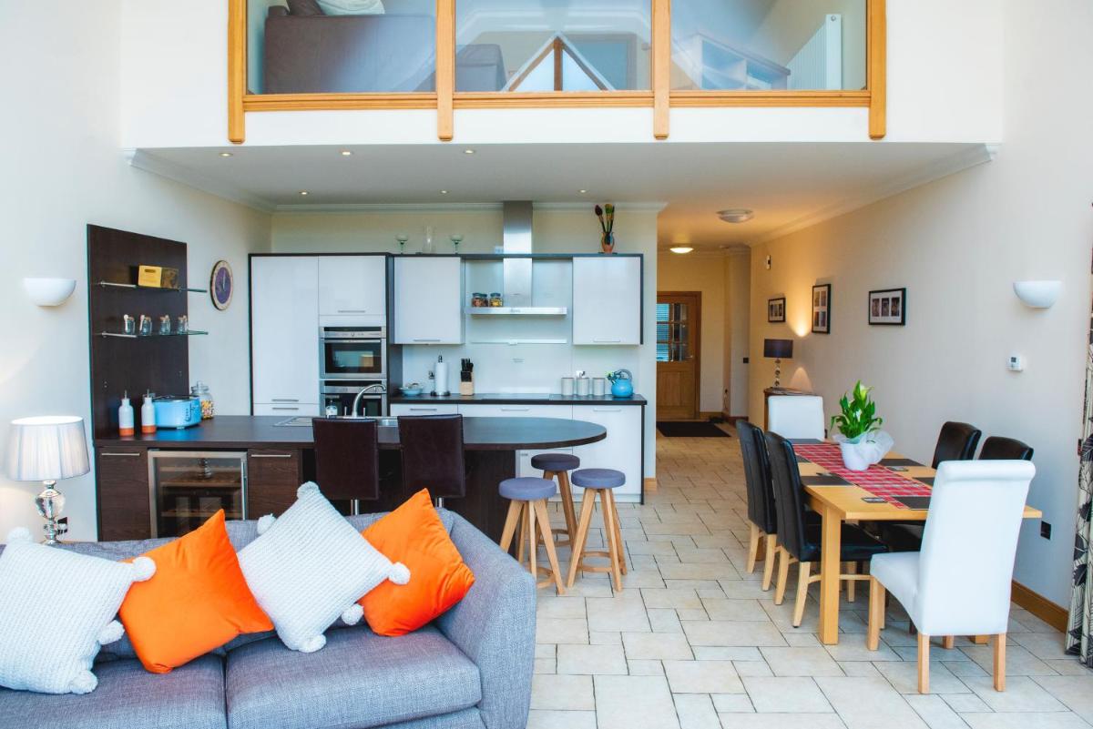 Clovenstone Lodges - Housity