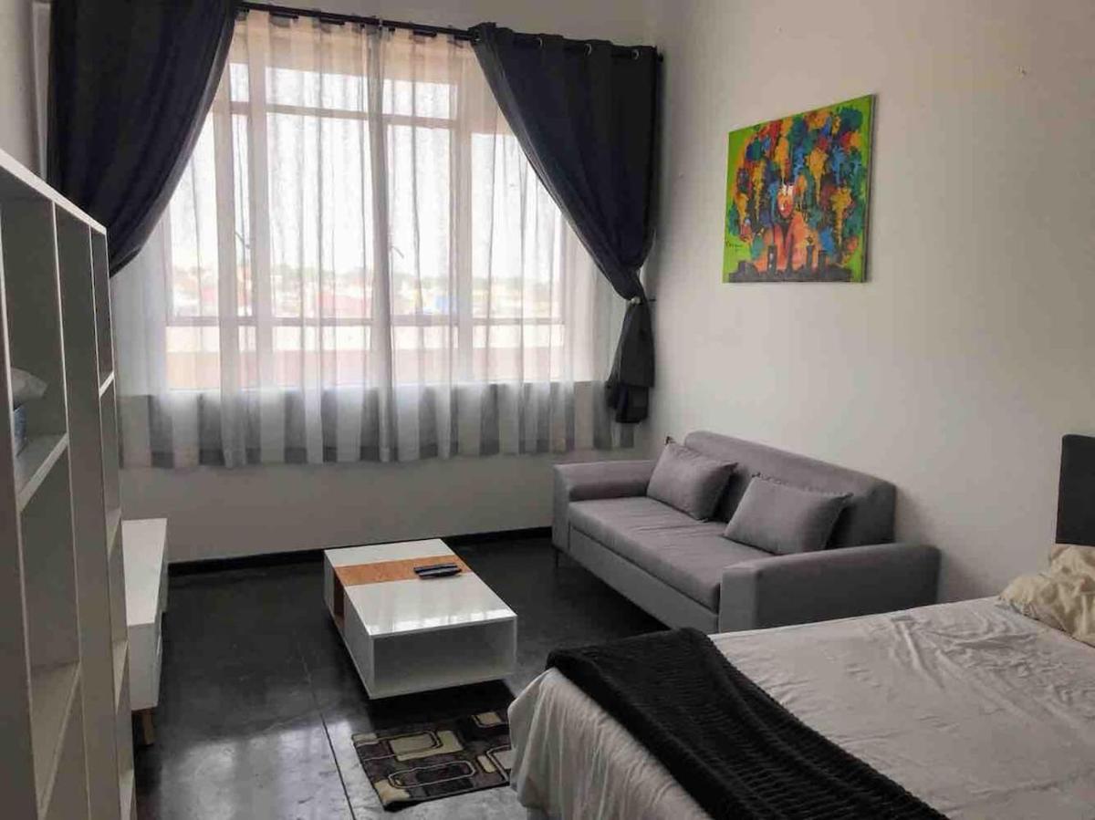 Trendy Art Studio Apartment,Maboneng Joburg - Housity