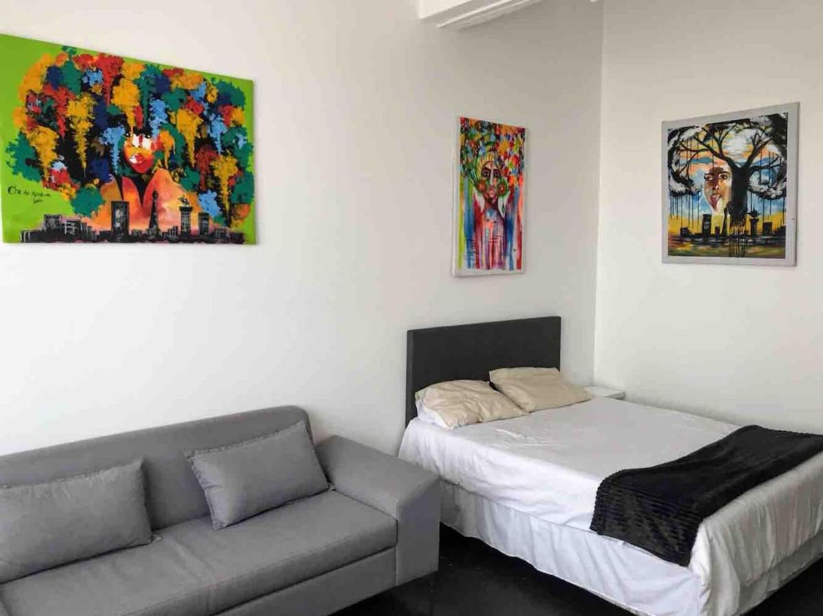 Trendy Art Studio Apartment,Maboneng Joburg - Housity