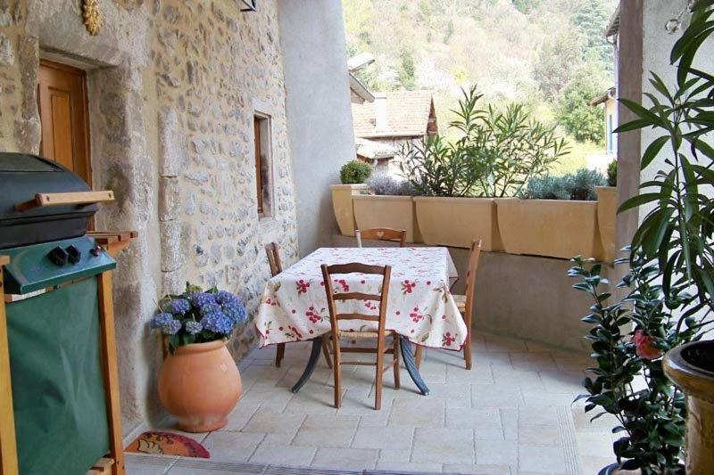 Suitetrails - Gîte Le Galta - Maison entiére tout équipée, 2 chambres, SdB avec bain à remous, terrasse privative