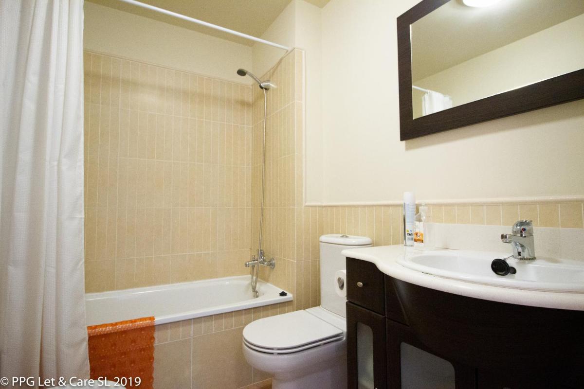 (DUF002) Sea Facing Beach Front Apartment - Housity
