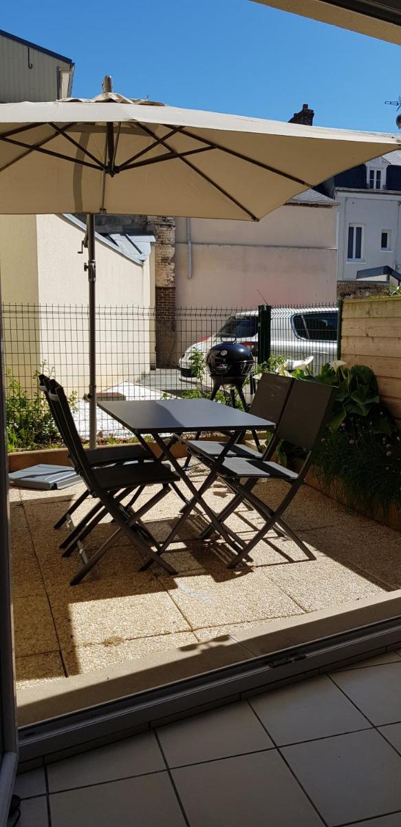 A 100 m de la mer et du port ! Parking privatif ! - Housity