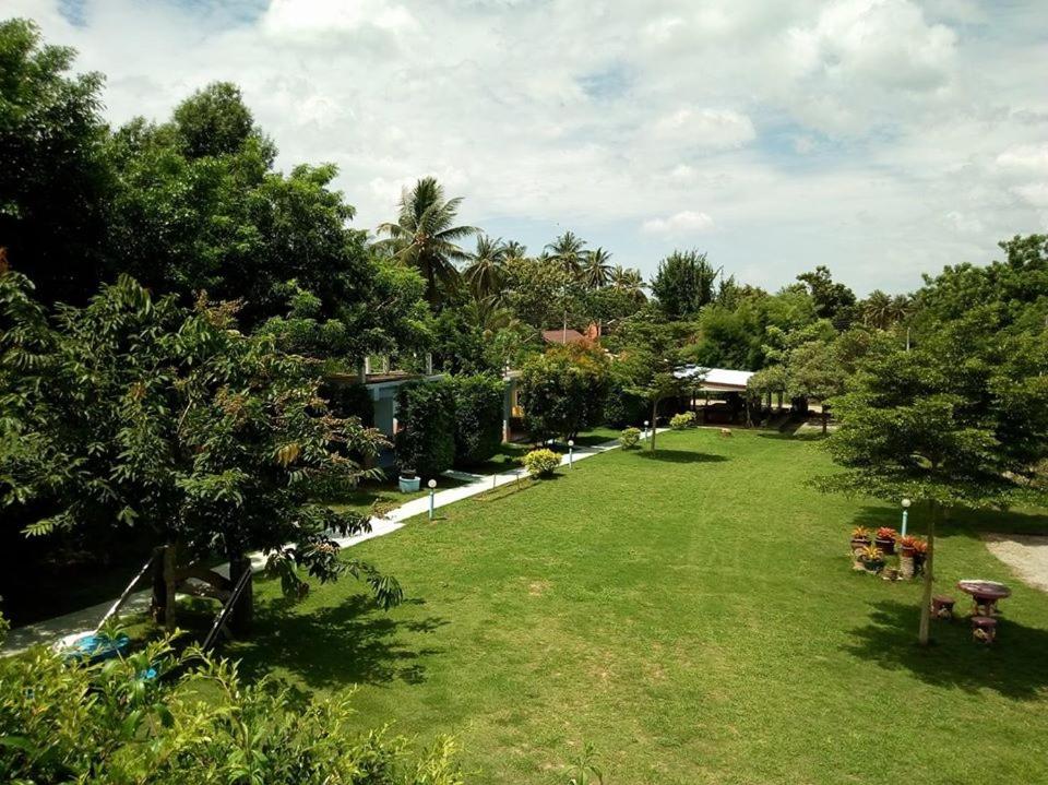 AtMyHomeStay Bangsaphan - Housity